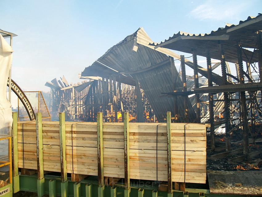 Grossbrand Holzlager Siegburg Industriestr P034.JPG